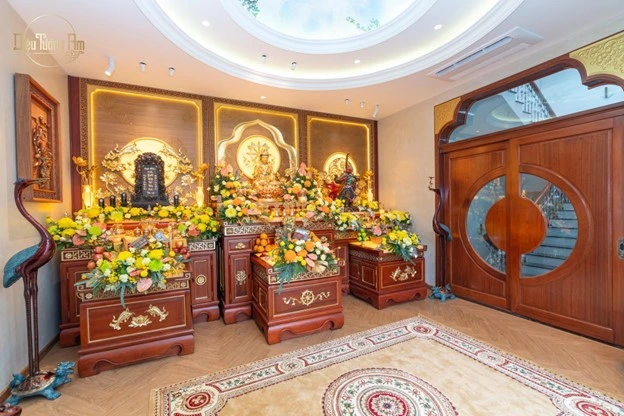 Không gian Thanh An Pháp Tịnh với bàn thờ và ánh sáng ấm